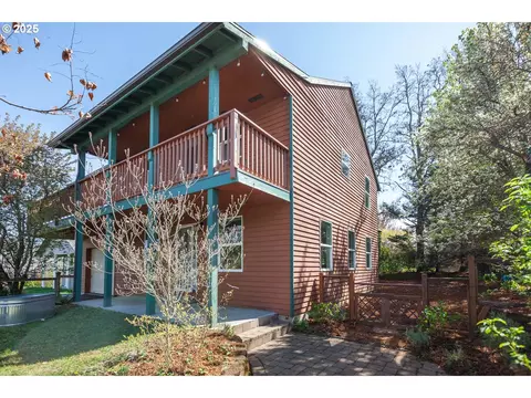 817 Devon Ct, Hood River, OR 97031