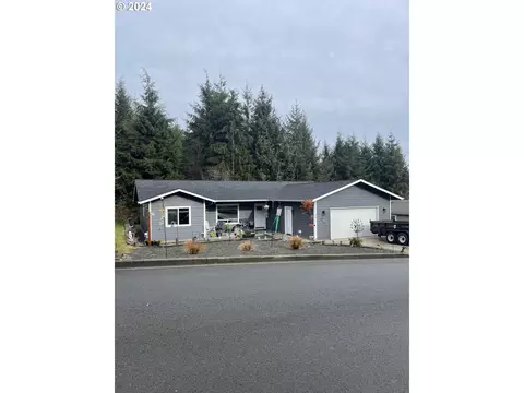 351 Providence Dr, Reedsport, OR 97467