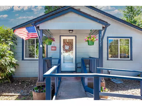 1223 Tamarack St, Sweet Home, OR 97386