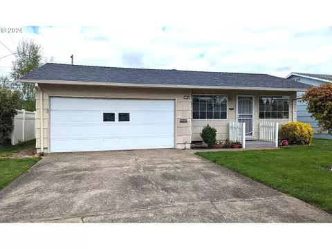 1385 Rainier Rd, Woodburn, OR 97071