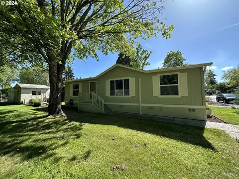 4800 Barger Dr #16, Eugene, OR 97402