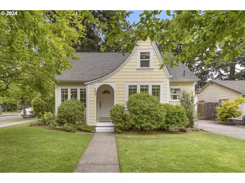 4001 NE Shaver St, Portland, OR 97212