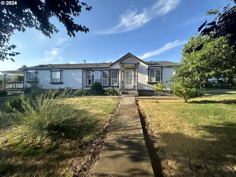 396 Applegate Ave, Yoncalla, OR 97499