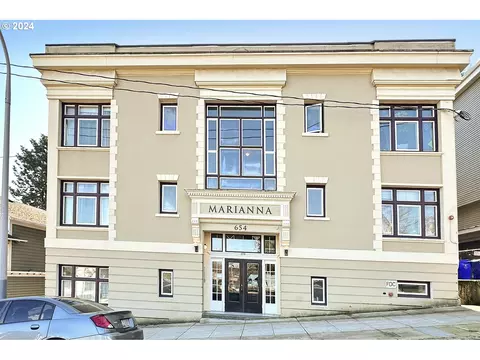 654 SW Grant St #303, Portland, OR 97201
