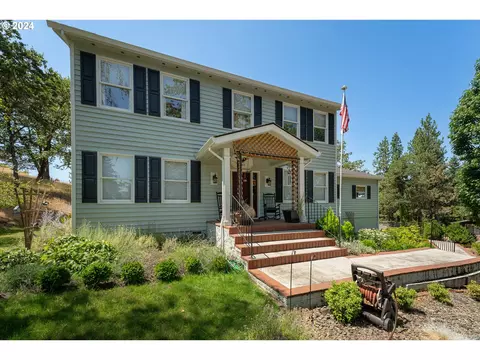380 SE Summit Dr, Roseburg, OR 97470
