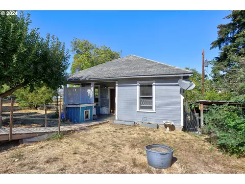 815 E 16th Pl, The Dalles, OR 97058