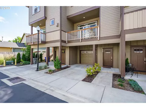 1055 NE 5th St, Gresham, OR 97030