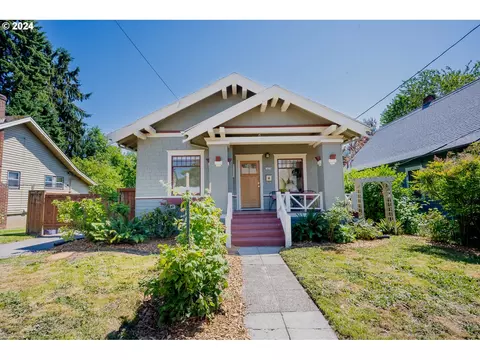 3804 SE Mall St, Portland, OR 97202