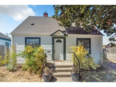 765 Greenwood St, Junction City, OR 97448