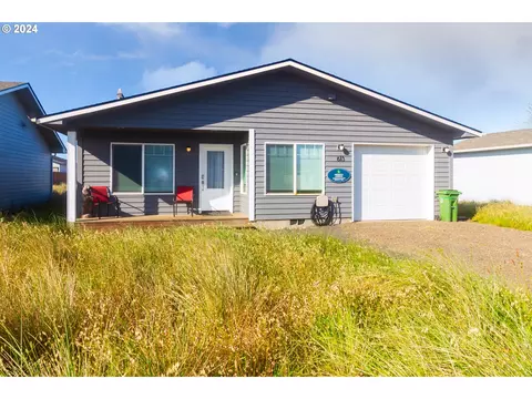 613 NW Inn Way, Waldport, OR 97394