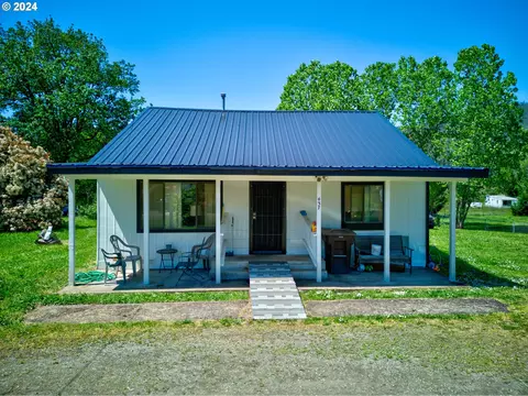437 Taylor St, Myrtle Creek, OR 97457