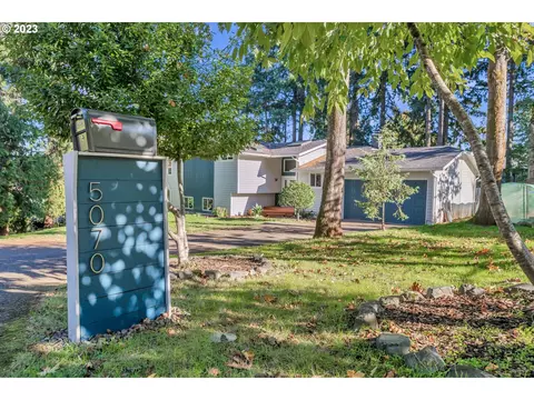 5070 SE Weeks Ct, Milwaukie, OR 97267