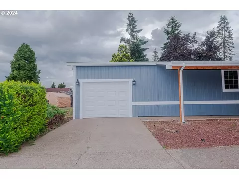 846 Lochaven Ave, Springfield, OR 97477