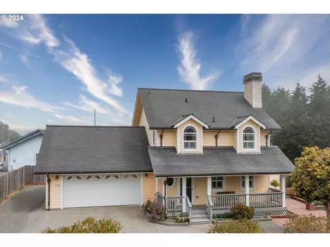 1118 Easy St, Brookings, OR 97415