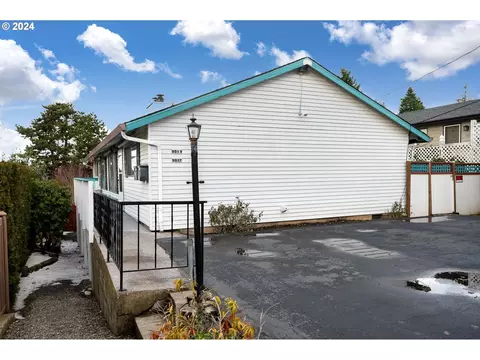 9017 NE Irving St, Portland, OR 97220