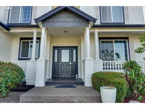 727 Eisenhower Dr, Salem, OR 97304