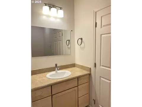Bath - 1583 37th St, Florence, OR 97439 photo 5 of 5