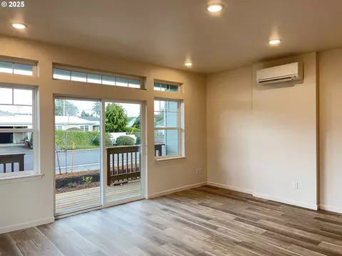 Living - 1583 37th St, Florence, OR 97439 photo 2 of 5