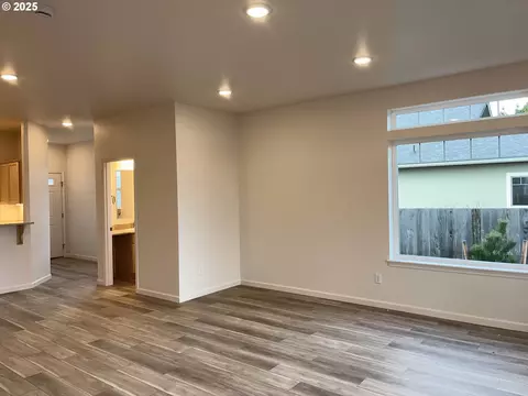 Living - 1583 37th St, Florence, OR 97439 photo 4 of 5