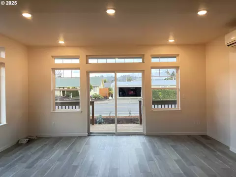 Living - 1583 37th St, Florence, OR 97439 photo 5 of 5