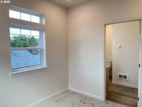 Bedroom - 1583 37th St, Florence, OR 97439 photo 2 of 7