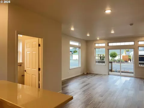 Living - 1583 37th St, Florence, OR 97439 photo 1 of 5
