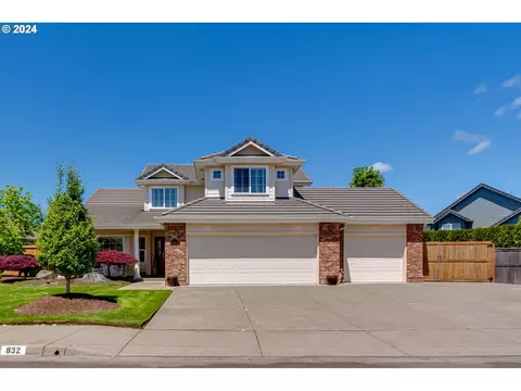 832 Royaldel Ln, Springfield, OR 97477