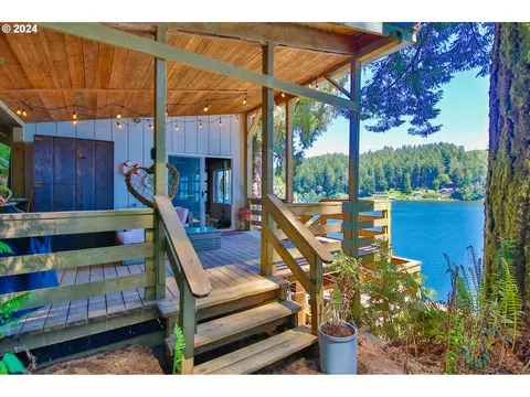3290 S Tenmile, Lakeside, OR 97449