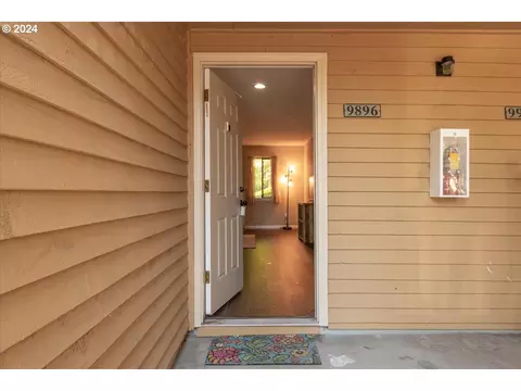 9896 SE Talbert St, Clackamas, OR 97015