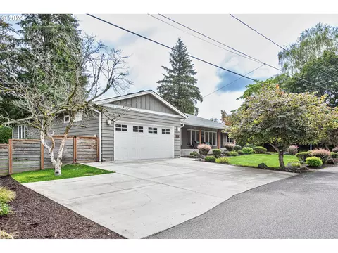 6200 SW Arrow Wood Ln, Portland, OR 97223