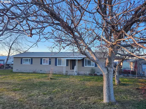 32407 E Loop Rd, Hermiston, OR 97838