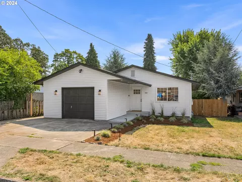 355 E Hereford St, Gladstone, OR 97027