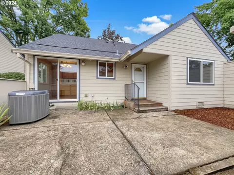 333 NE Village Squire Ave #11, Gresham, OR 97030