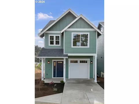413 NW 5th St, Newport, OR 97365