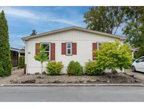301 E Columbia Dr #25, Newberg, OR 97132