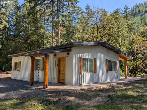 20736 Highway 42, Myrtle Point, OR 97458
