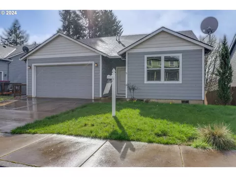385 NW 6th St, Willamina, OR 97396