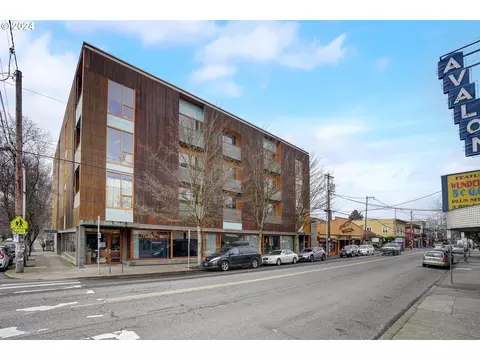 915 SE 35th Ave #204, Portland, OR 97214