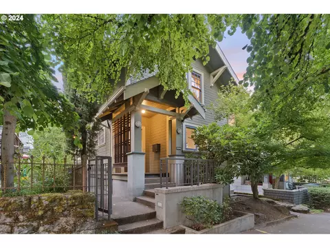 215 S Gibbs St, Portland, OR 97239