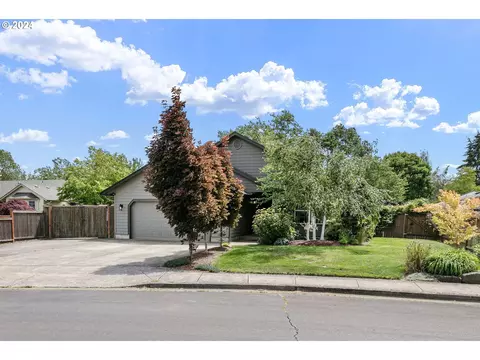 835 W 17th Ave, Junction City, OR 97448