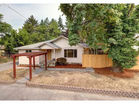 5817 SE Mitchell St, Portland, OR 97206