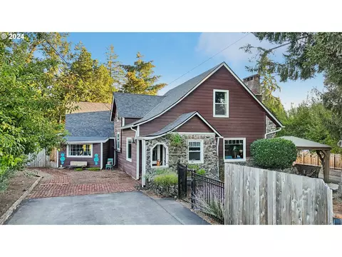 412 W 5th St, Newberg, OR 97132