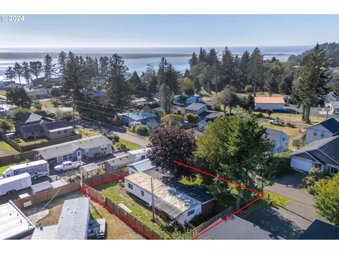 2065 Bayview Ave, Netarts, OR 97143