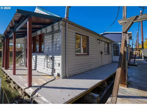 4911 NW 122nd St #51, Vancouver, WA 98685