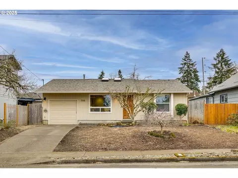 706 Barclay Hills Dr, Oregon City, OR 97045