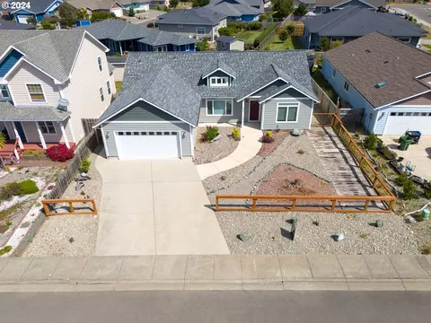812 Rogers Pl, Bandon, OR 97411