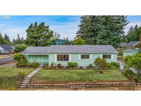 8925 NE Schuyler St, Portland, OR 97220