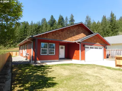 1735 N Grape Ct, Coquille, OR 97423