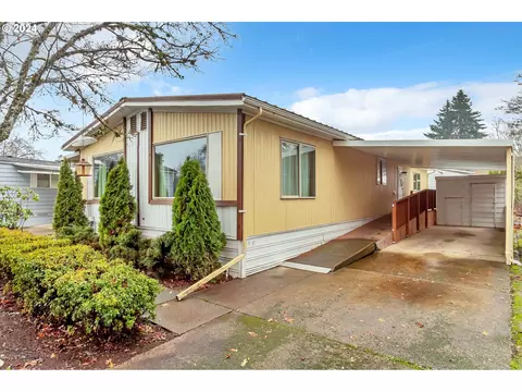 4800 Barger Dr #38, Eugene, OR 97402