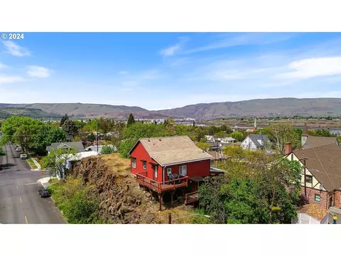 111 E 9th St, The Dalles, OR 97058
